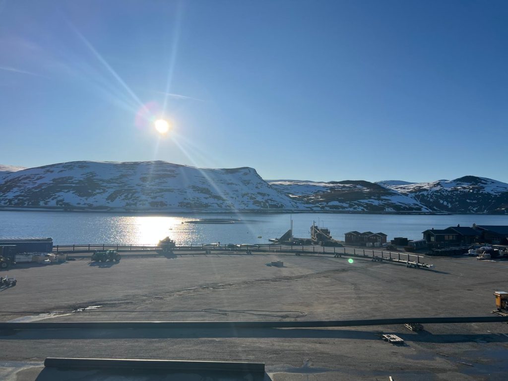Vår monteringsbase i Kåfjord i Finnmark